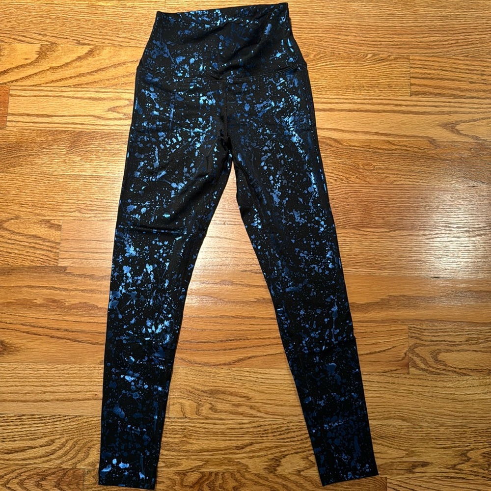 PixieLane women’s leggings w/blue splatter print great compression and so cute